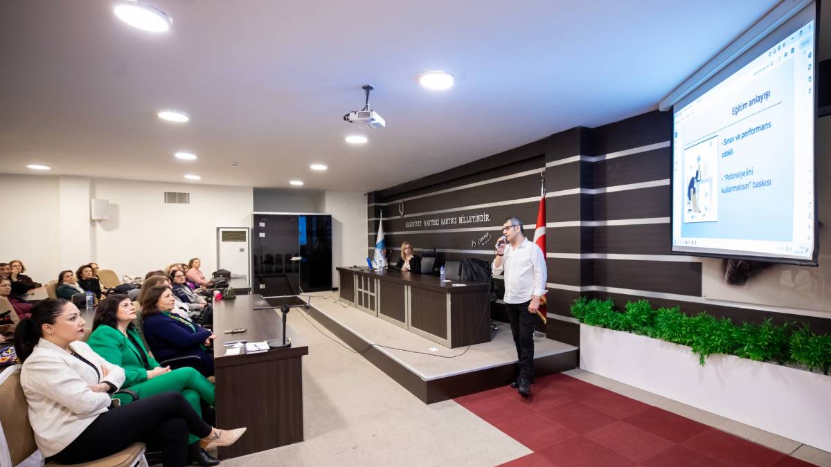 Narlıdere’de kuşaklar arası çatışma konuşuldu