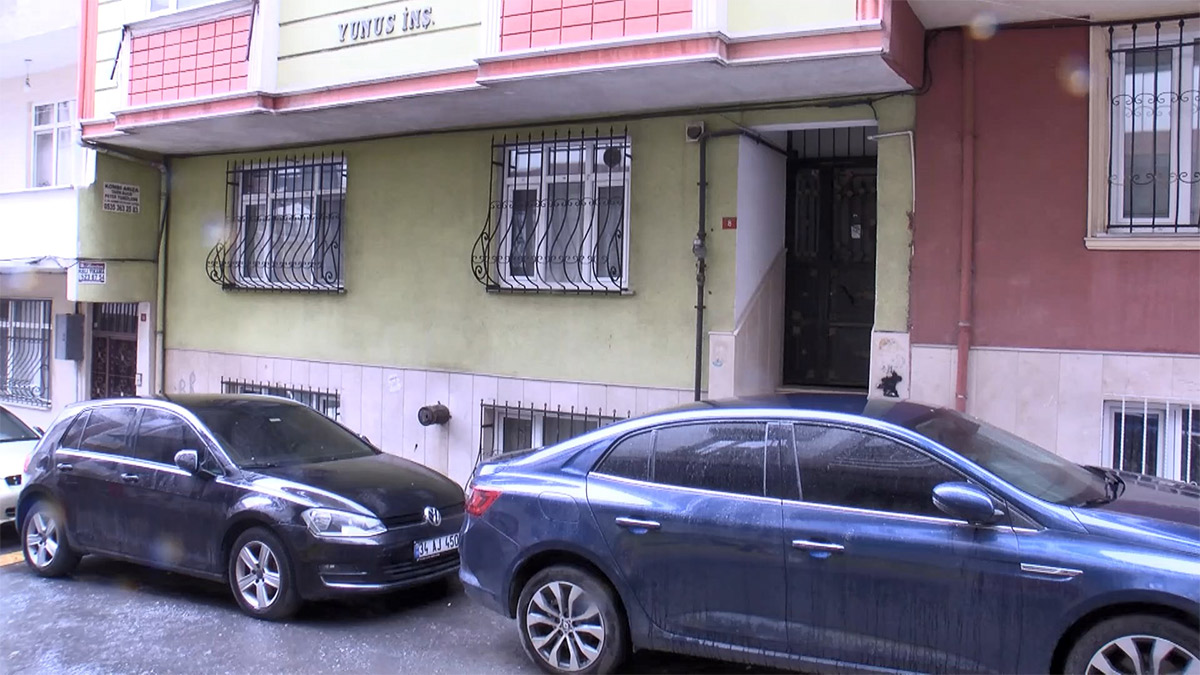 Esenler'de dehşet! Tartıştığı eşini odaya kilitledi, polisleri görünce intihar etti