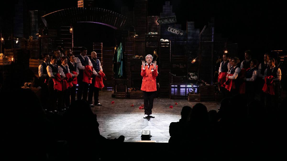 İzmir Şehir Tiyatroları’ndan görkemli prömiyer