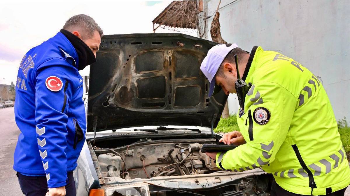 Manisa Büyükşehir sahipsiz ve hurda araçları kaldırıyor