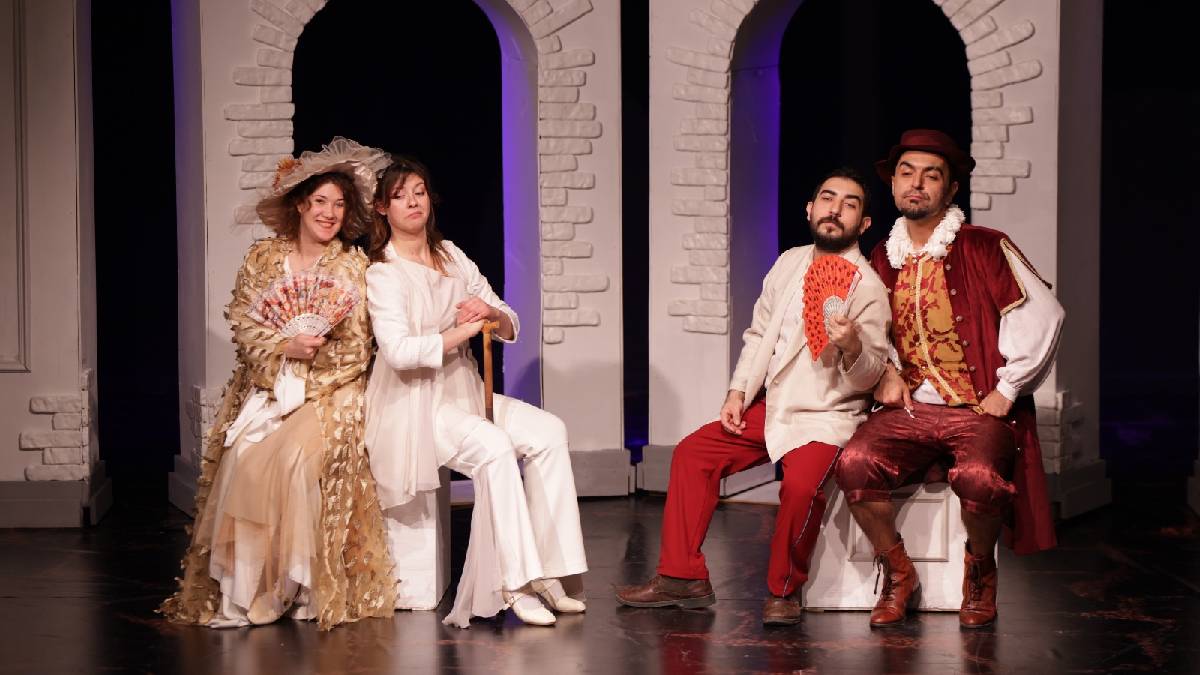 Merkezefendi Kent Tiyatrosu yeni oyunu ‘biz Aşık Değiliz’ ile sahnede