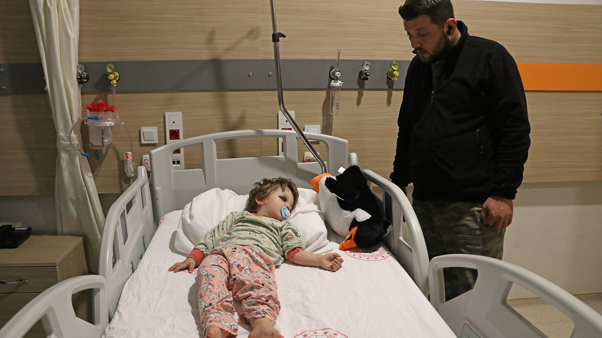 Türkiye'nin gündemine oturmuştu! Baba ve 14 aylık kızının yaralandığı komşu kavgasında istenen ceza belli oldu