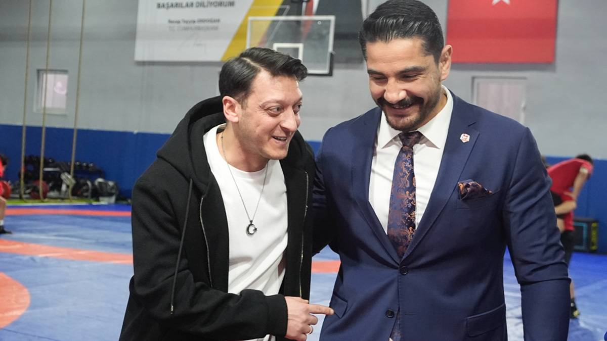 Mesut Özil: Galatasaray'a başarılar dilerim