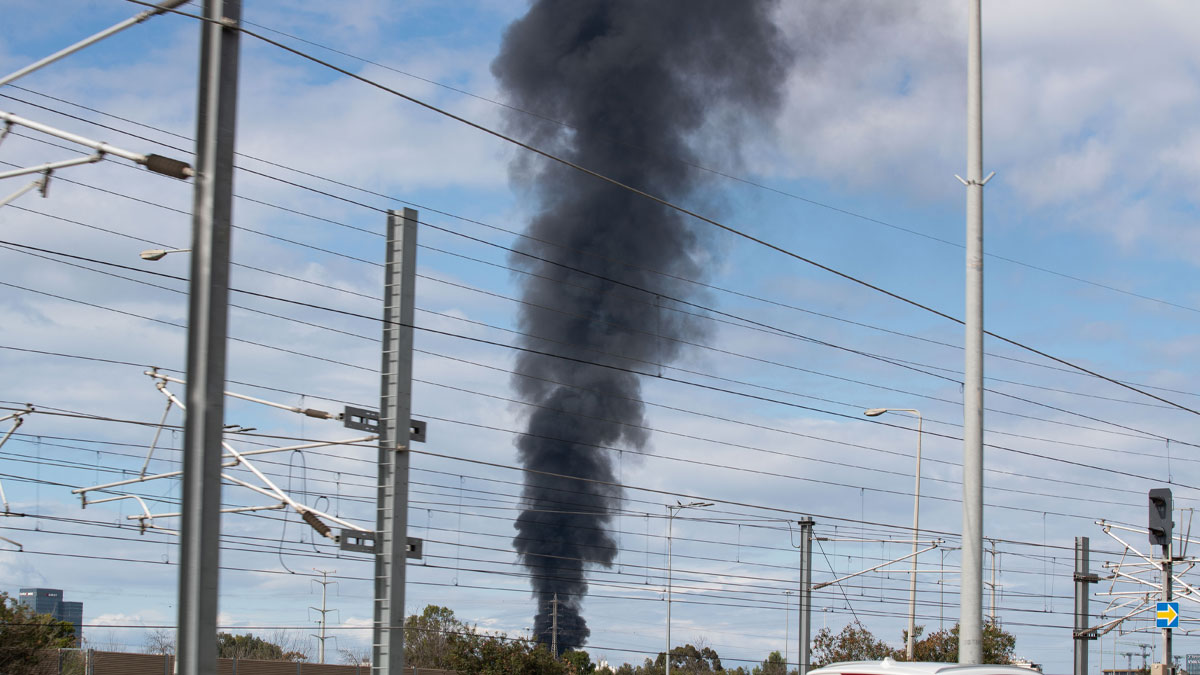 İran'dan İsrail'e balistik füze misillemesi! Ülke genelinde sirenler çalıyor