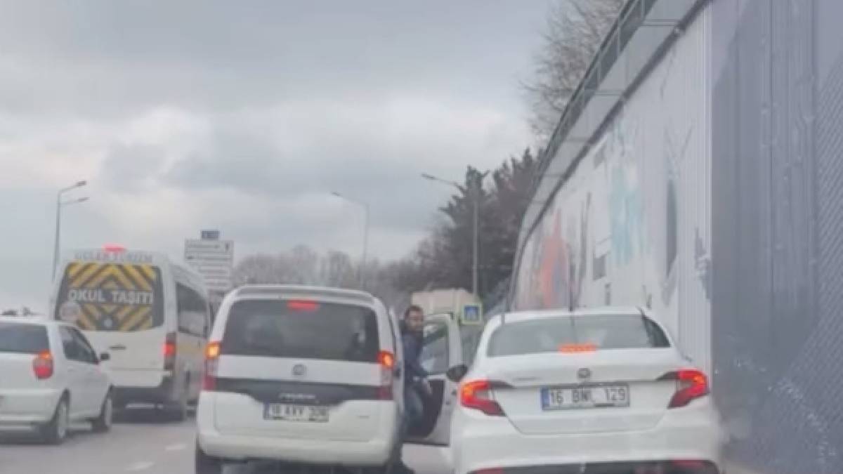 Yol verme kavgasında ilk ceza kesildi: Araçtan indi ehliyet gitti, 180 bin ceza yedi