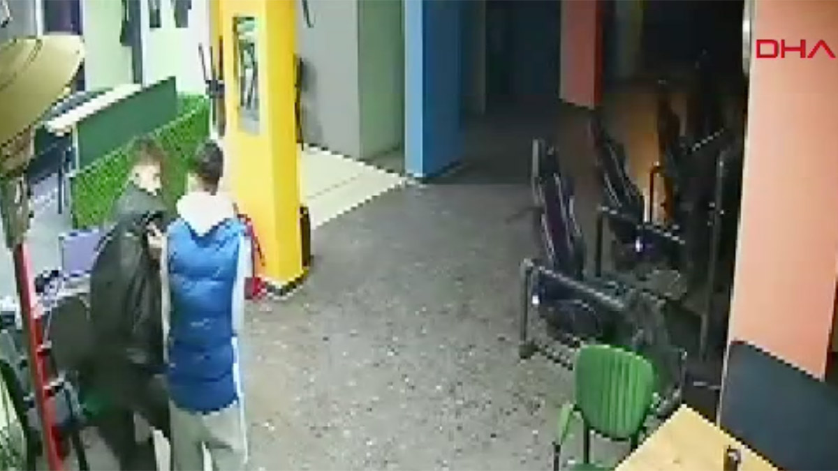 İnternet kafede dehşet! 18 yaşındaki şüpheli, 17 yaşındaki genci bıçakladı