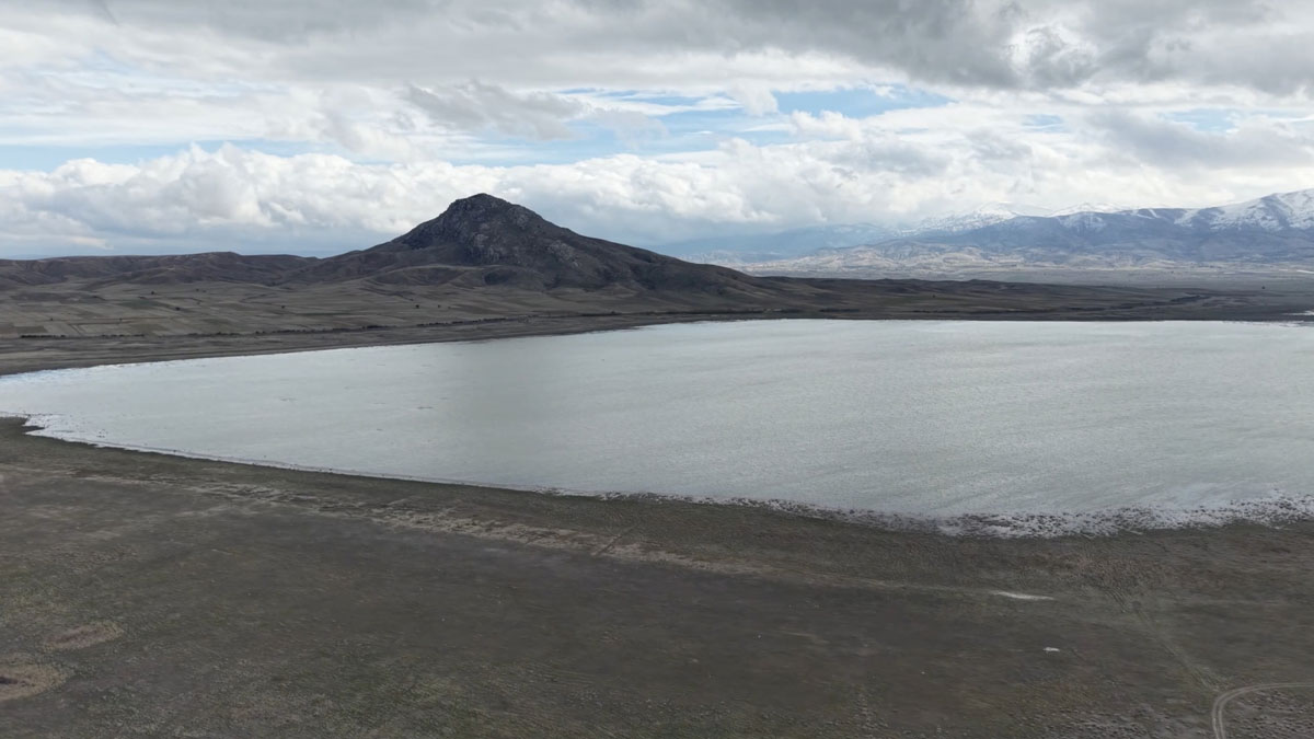Dört yıl sonra sevindiren manzara: Burdur'da kuruyan Karataş Gölü yağışlarla canlanıyor