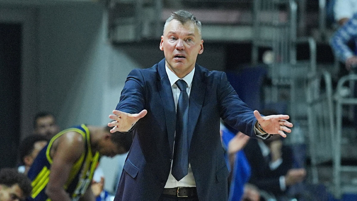 İran gerilimi spor dünyasını da vurdu: Fenerbahçe'nin hocası Dubai'de mahsur kaldı