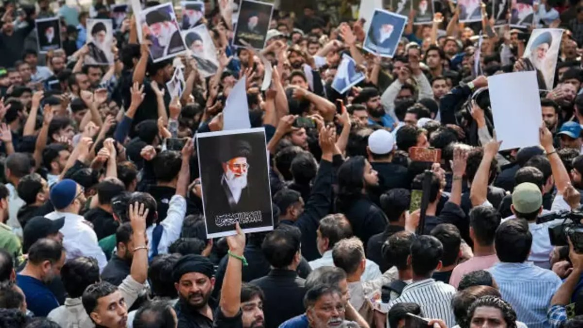 Pakistan’da Hamaney’in ölümünün ardından  sokağa çıkma yasağı