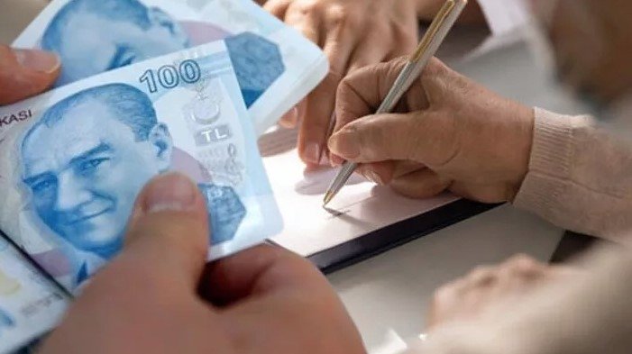 Emekli maaşı ve bayram ikramiyesi aynı anda mı yatacak? Maaşlar öne çekiliyor mu?