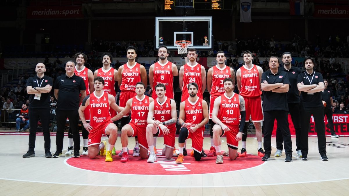 A Milli Basketbol Takımı Sırbistan'a karşı: 12 Dev Adam tur peşinde