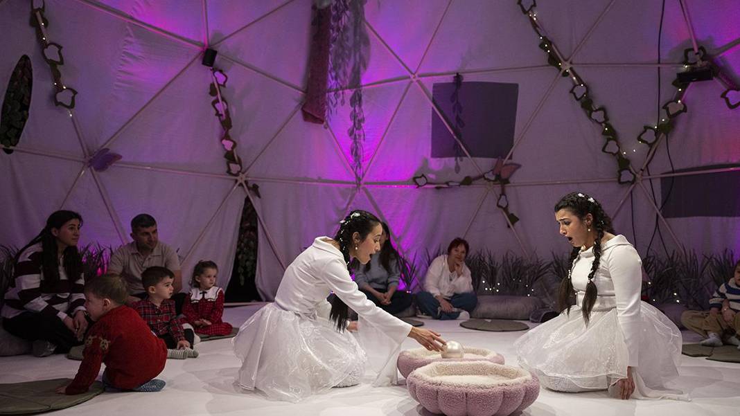 Türkiye'de bir ilk: Tiyatroda yaş sınırı 1,5’e indi