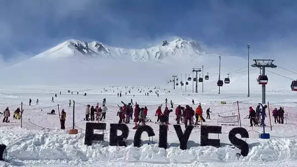 Ramazan bile ilgi azaltmadı! Erciyes hafta sonu da tıklım tıklım doluyor