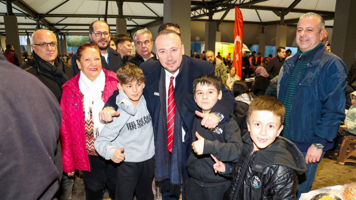 Başkan Yalım, Atatürk Mahallesi’nde yüzlerce vatandaşla iftar sofrasında bir araya geldi