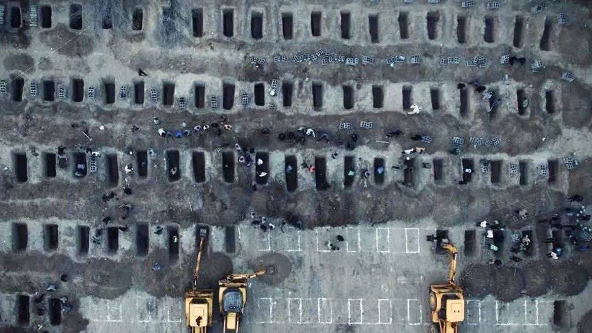 İran Dışişleri Bakanı Arakçi'den yürek burkan görüntü: İsrail'in ilkokul saldırısında ölen çocukların mezarını paylaştı