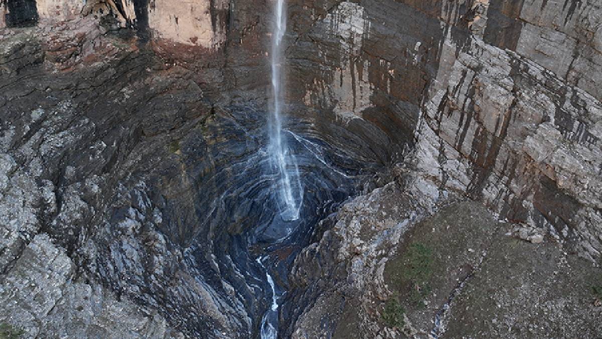 150 metre yüksekliğe sahip: Yılın sadece 1 ayı akmasıyla ünlü