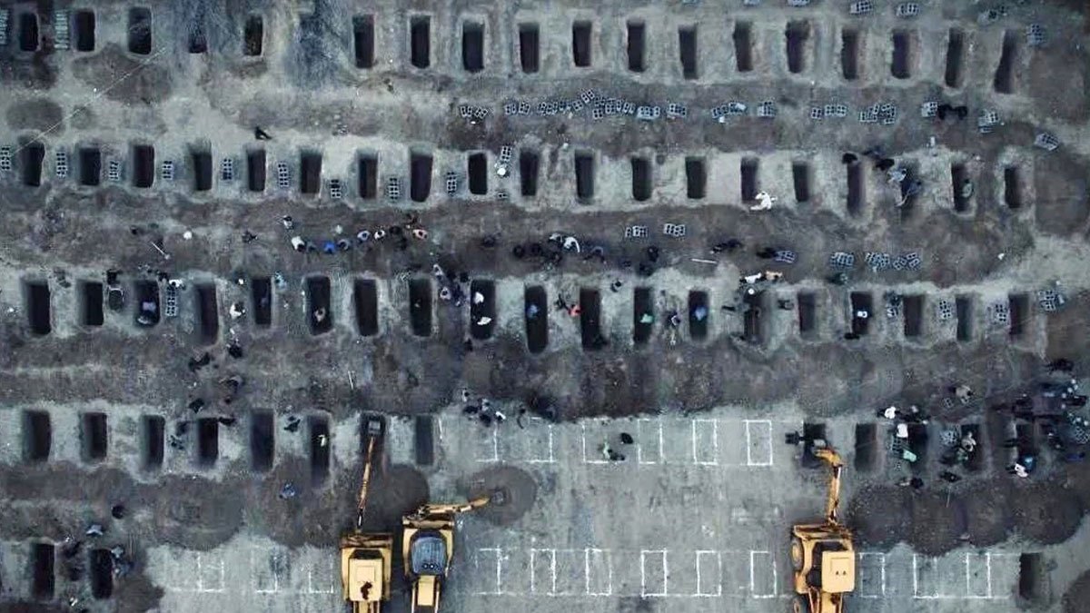 Dünya bu fotoğrafa sessiz kaldı: İsrail saldırılarında ölen 160 kız çocuğu için mezar kazıldı