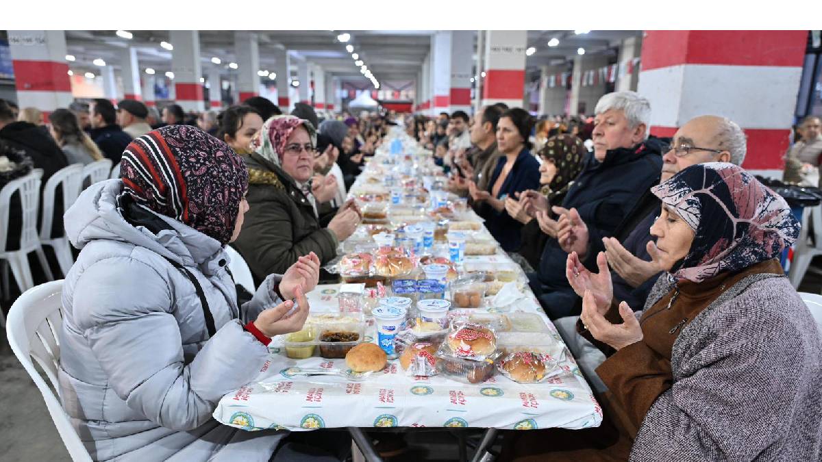 Manisa Büyükşehir Belediyesinin iftar sofrası Soma’da kuruldu