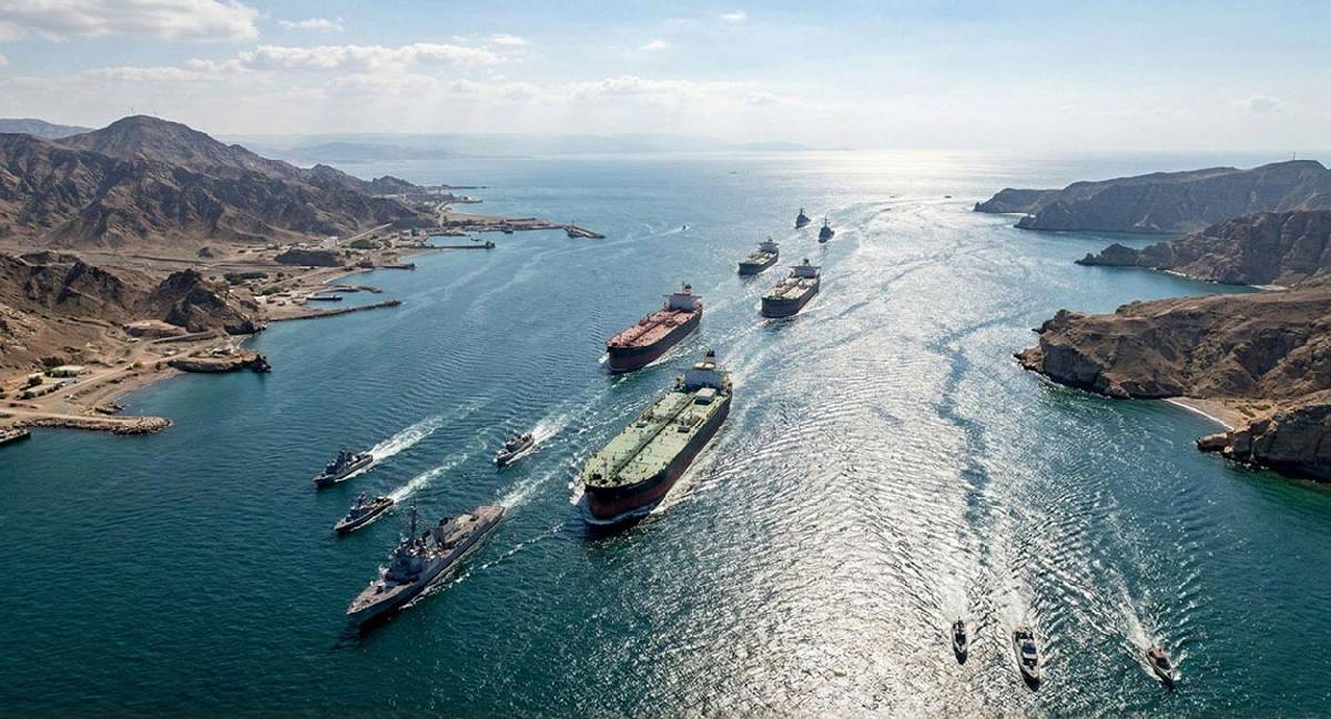 İran, Hürmüz Boğazı'nda 10 petrol tankerini vurduğunu duyurdu