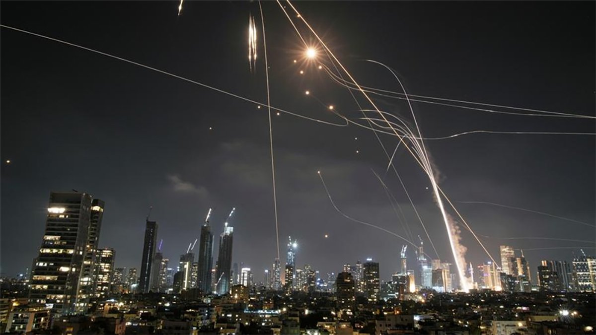 Tel Aviv'de 'hipersonik' gece! Demir kubbe çöktü, İran füzeleri İsrail'in kalbini vurdu