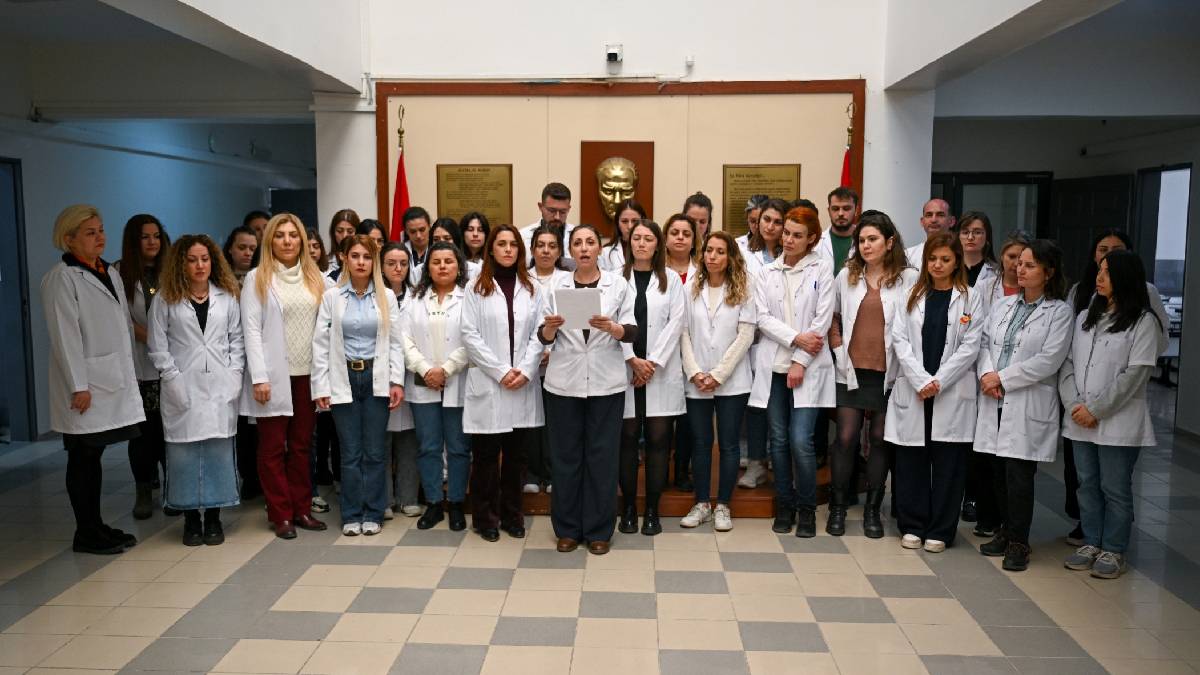 Bornova’da BELGEM öğretmenlerinden şiddete isyan: “Bir öğretmeni daha kaybetmeyeceğiz!”