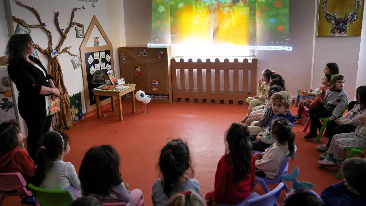 91 saat sonra sağ çıkarılarak tüm Türkiye’ye umut olan Ayda Gezgin ve evlatlarını kaybeden anne, çocuklara depremi anlattı