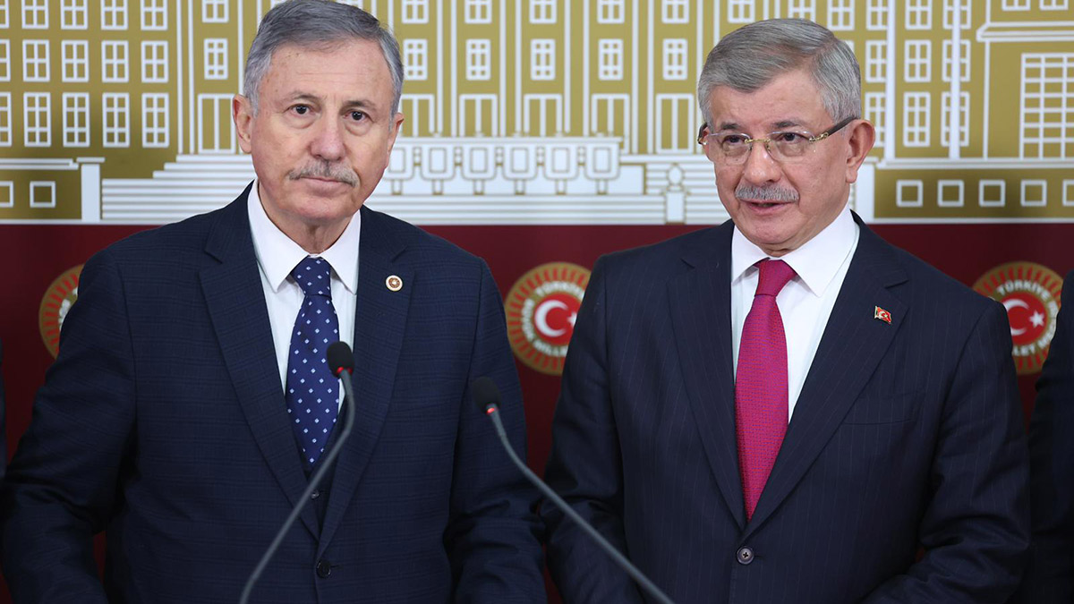 Davutoğlu’ndan İran uyarısı: Türkiye aktif tarafsızlık politikasına geçmeli