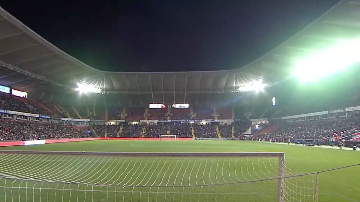 Fenerbahçe maçı başlayamadı: Stadyumda ışık krizi