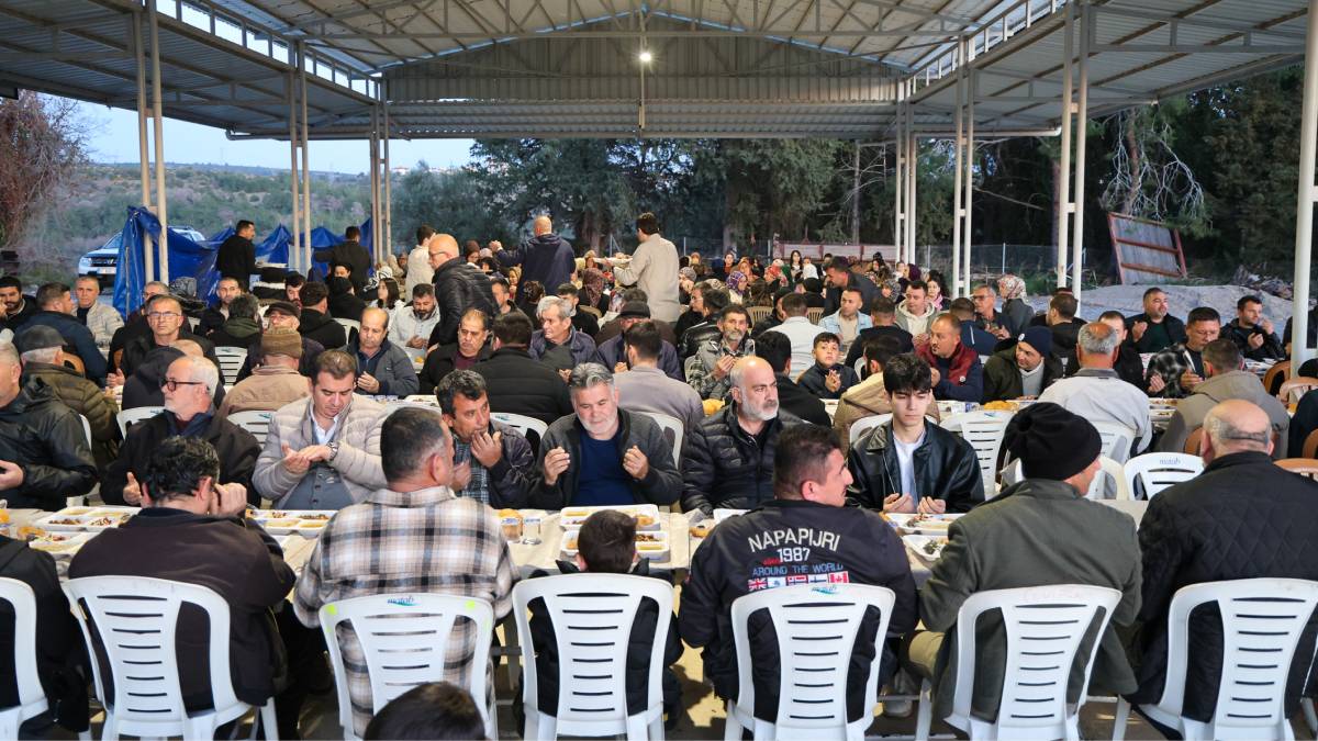 Manavgat Belediyesinin dayanışma sofraları devam ediyor