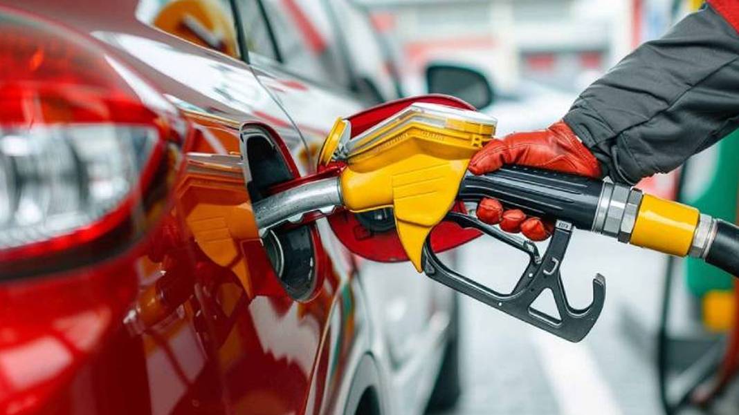 Eşel mobil pompaya yansıdı! Faciadan dönüldü: İşte motorin ve benzine gelecek yeni zam