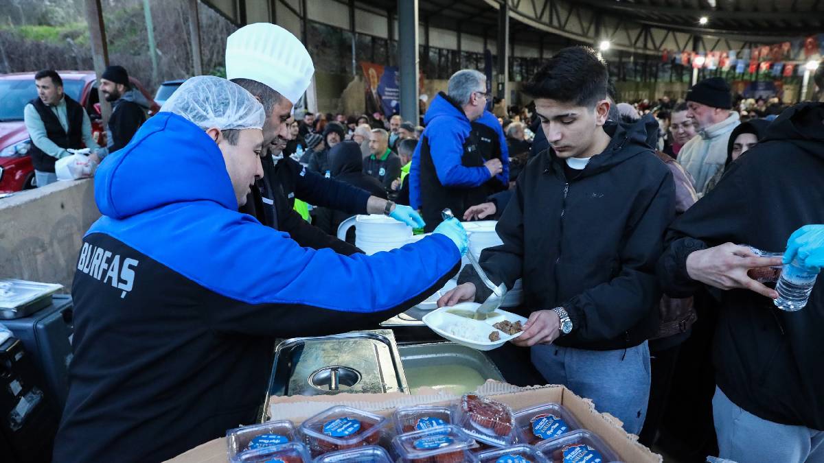 Bursa Büyükşehir Belediyesinin 17 ilçede düzenlediği İftar programlarının son durağı Yıldırım ilçesi oldu
