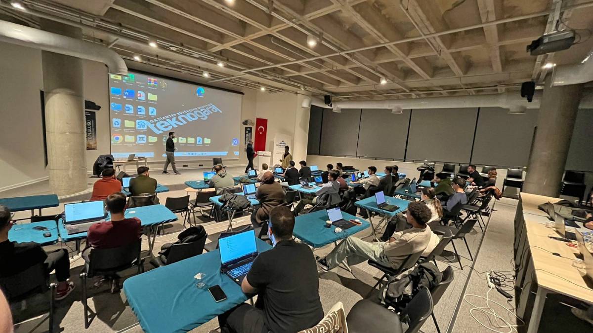 Müzeyyen Erkul Gaziantep Bilim Merkezi’nde iftardan sahura eğitim seferberliği