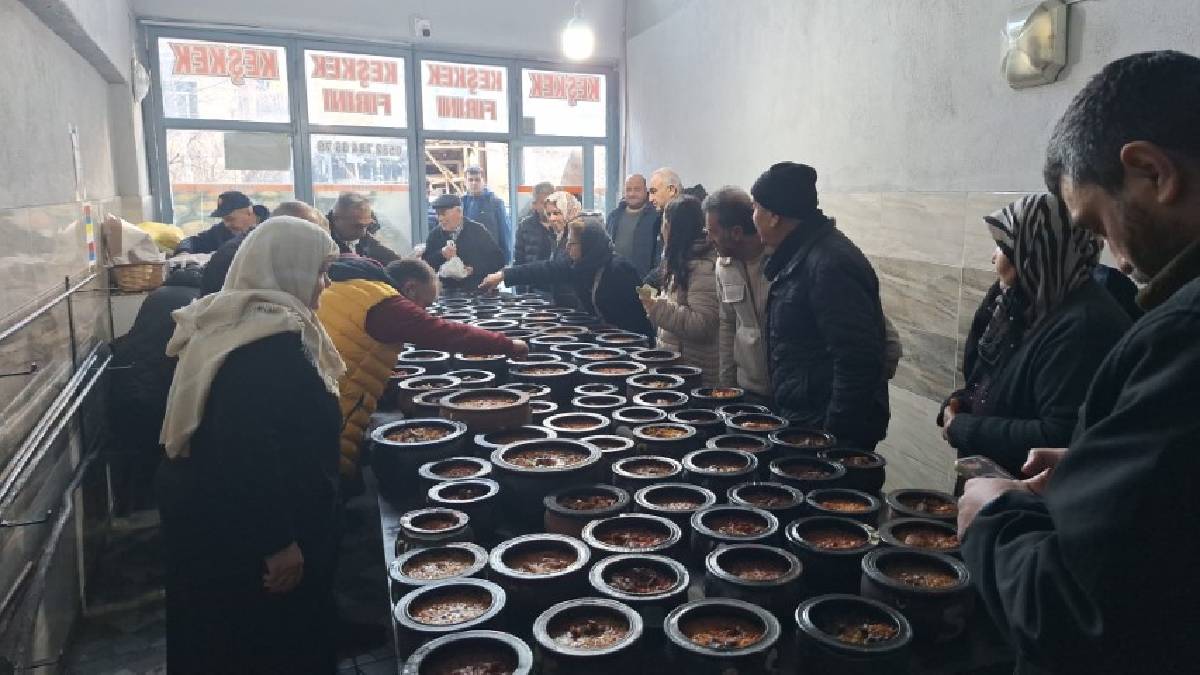 Pişmesi dört gözle bekleniyor: Davul sesiyle fırına akın başlıyor