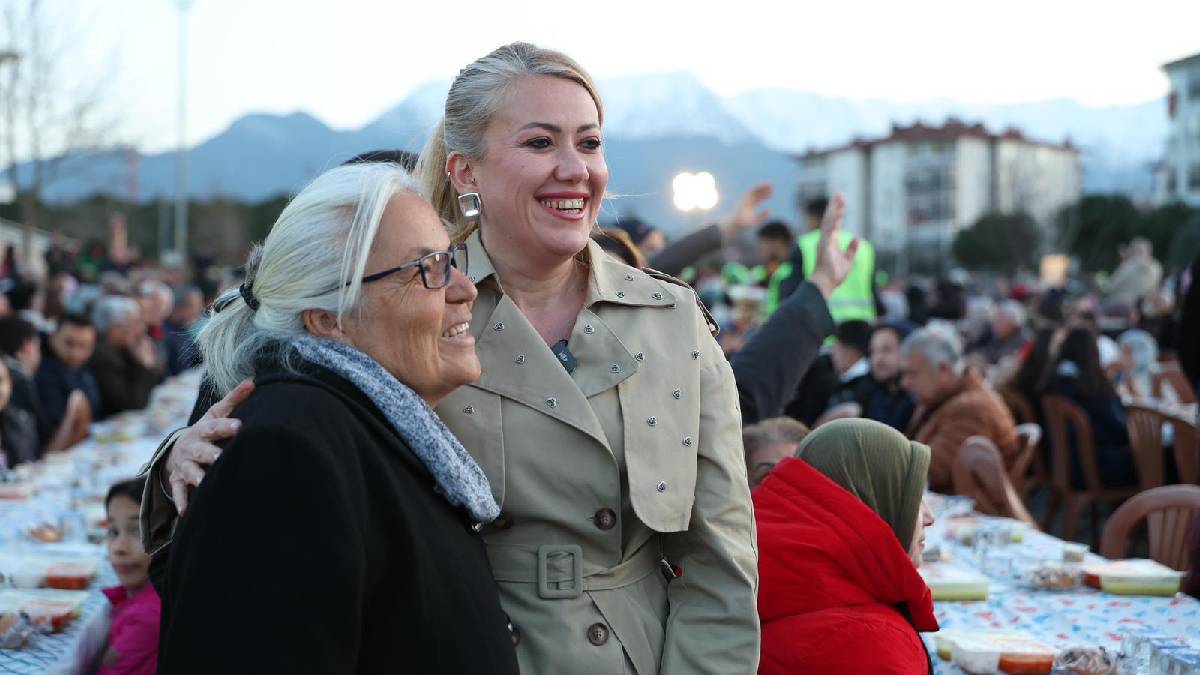 Binlerce kişi Merkezefendi Belediyesinin gönül sofrasında buluştu