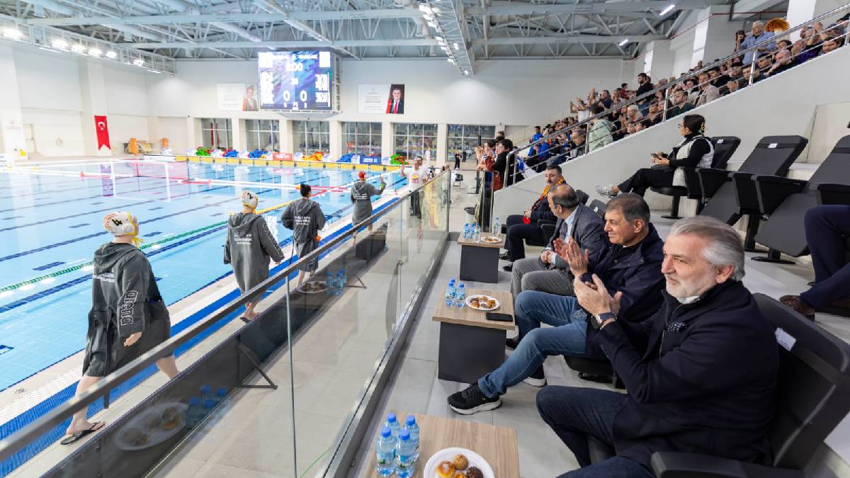 Göztepe’nin Avrupa zaferine Başkan Tugay da eşlik etti