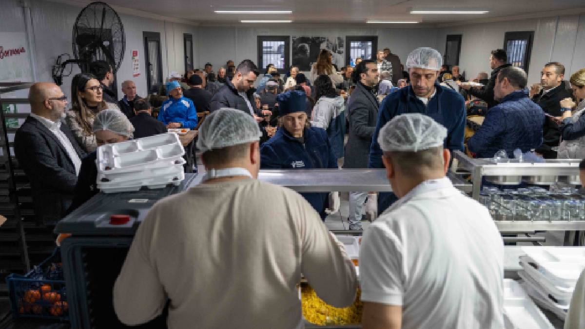 Başkan Ömer Eşki, iftarını Kızılay Mahallesi sakinleriyle yaptı