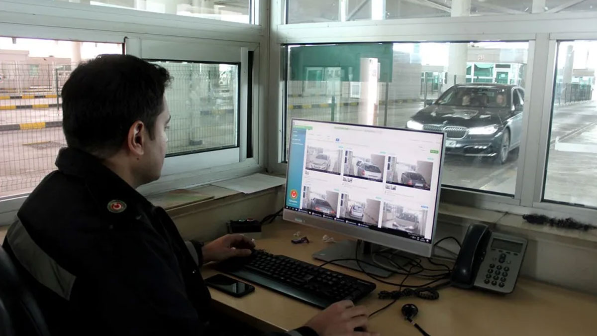 Çeşme Limanı'nda operasyon: X-ray taramasında tarih çıktı