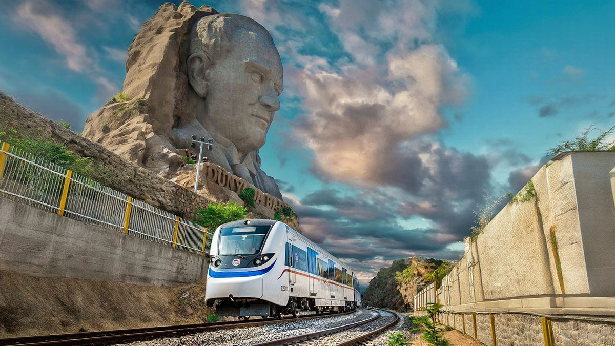 Türkiye'nin en büyük toplu ulaşım hattı İZBAN 15 yaşında