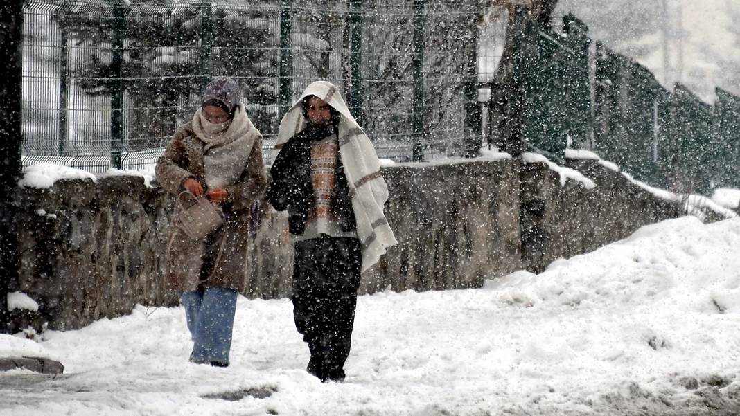 Bahar kapıda ama kar henüz gitmedi: Meteoroloji’den kar, sağanak ve fırtına uyarısı