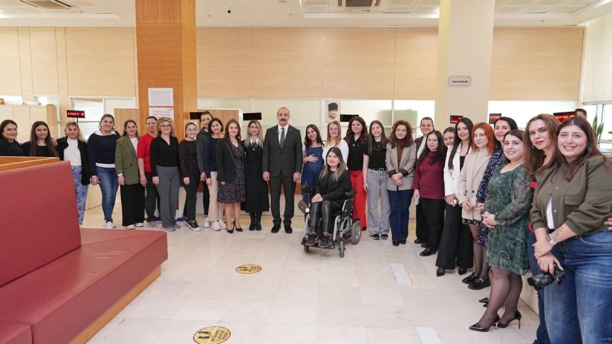 Başkan Kotan’dan kadın personele anlamlı hediye