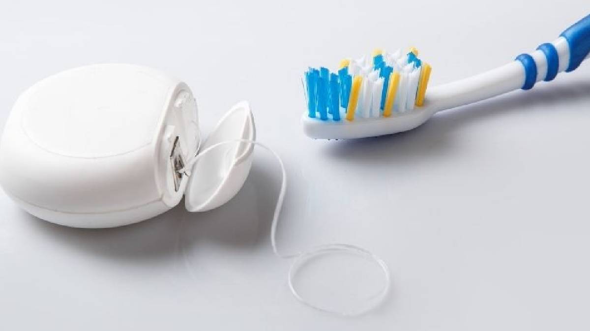 Uzmanlar uyarıyor: Diş fırçası ve diş ipi mikroplastik kaynağı olabilir