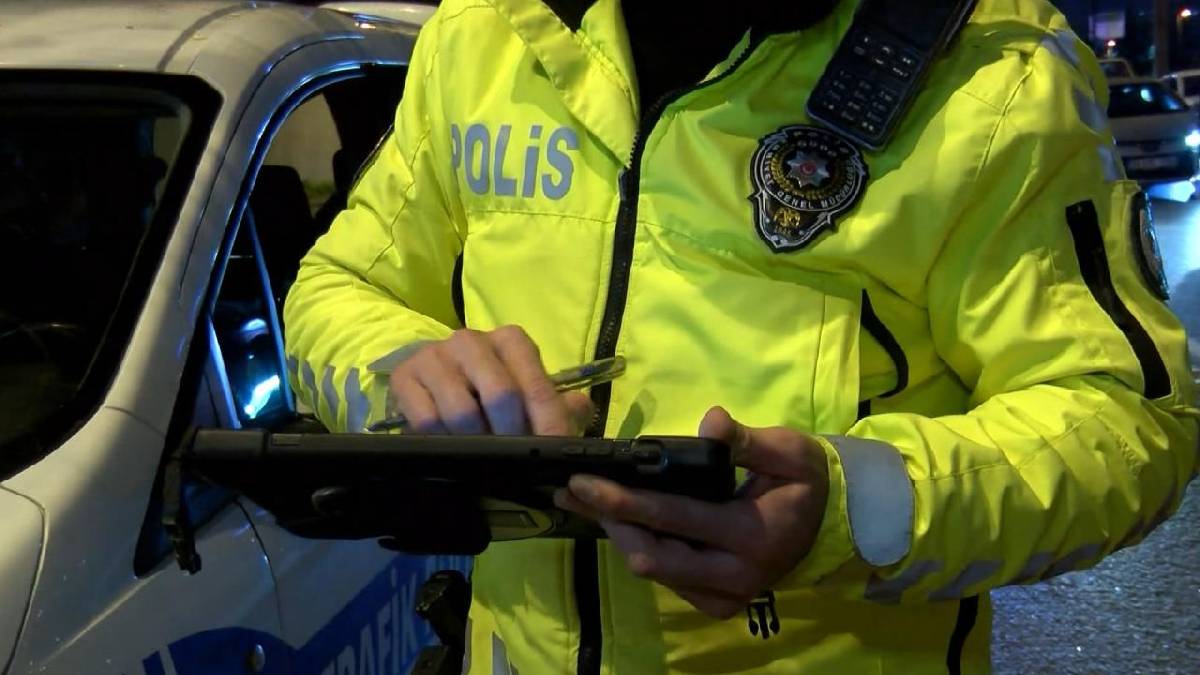 Arabasında ekran ve ses sistemi olanlar dikkat! 21 Bin Liralık yeni trafik cezası başladı
