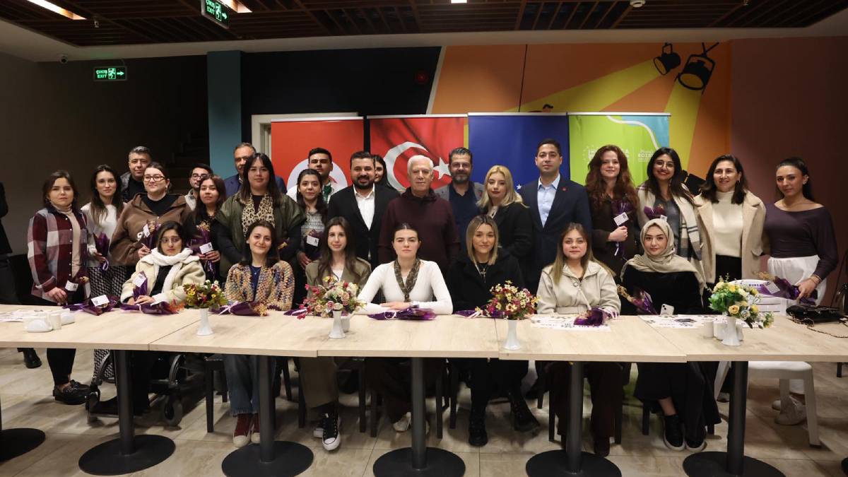 Başkan Mustafa Bozbey, gençlerle sahur yaptı