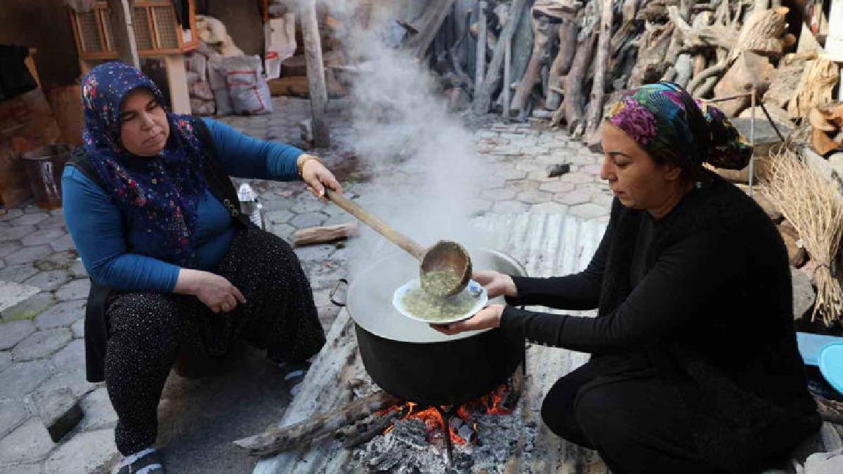 Doğanın en zehirli otlarından: Kadın elinde şifaya dönüşüyor