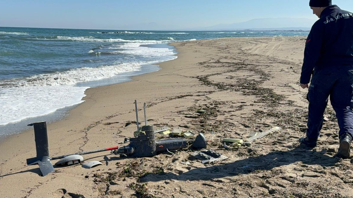 Sakarya’da sahilde parçalanmış insansız hava aracı bulundu