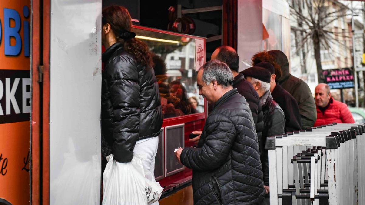 ABB, hem üreticiyi hem de tüketiciyi desteklemeye devam ediyor: Başkent Mobil Market ile toplam 55 bin kilogram et satıldı