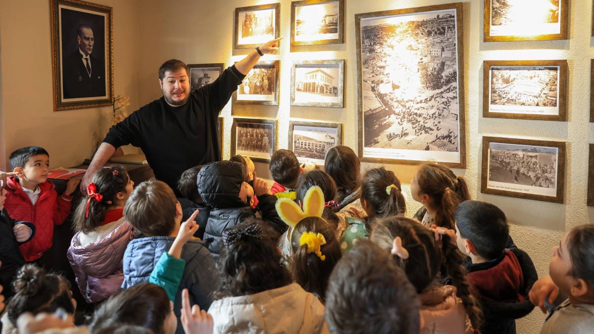 Efeler’in minikleri tarih yolcuğunda