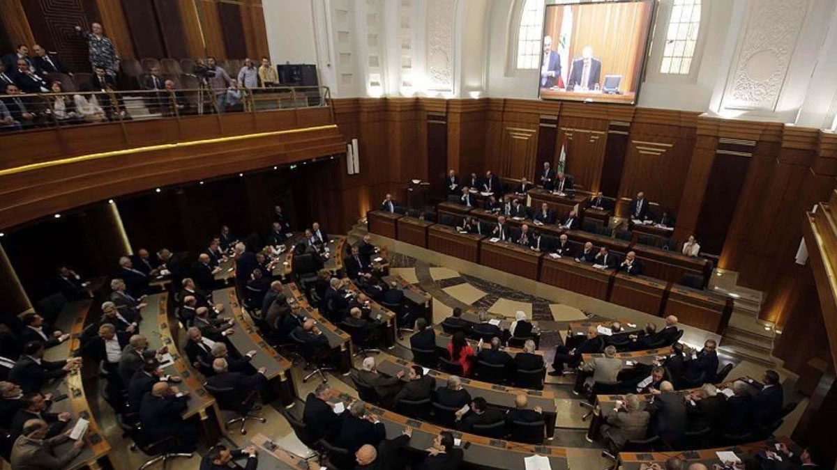 Lübnan'da parlamento seçimleri ertelendi