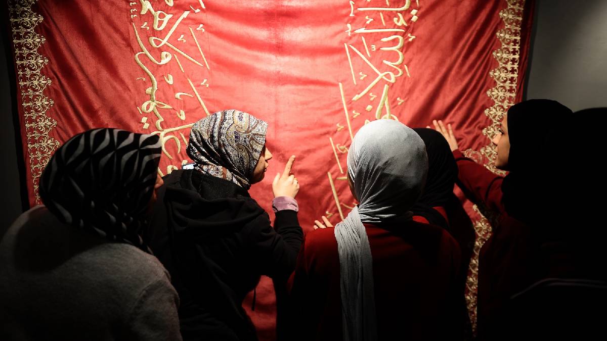 Büyükşehir ev sahipliğinde Mukaddes Emanetler Sergisi’ne yoğun ilgi: Yaklaşık 250 bin Gaziantepli sergiyi ziyaret etti