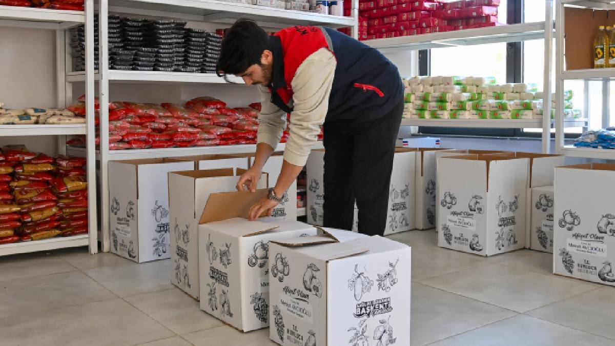 Belediyeden ihtiyaç sahibi hanelere destek: 500 adet ramazan kolisi ailelere ulaştırıldı